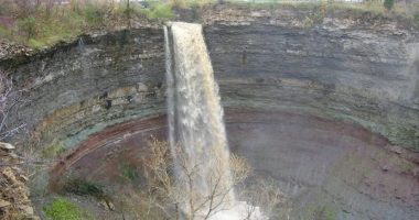 Devil's punchbowl